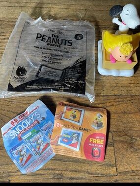McDonald’s Peanuts The Movie Happy Meal Toy Sally & Snoopy